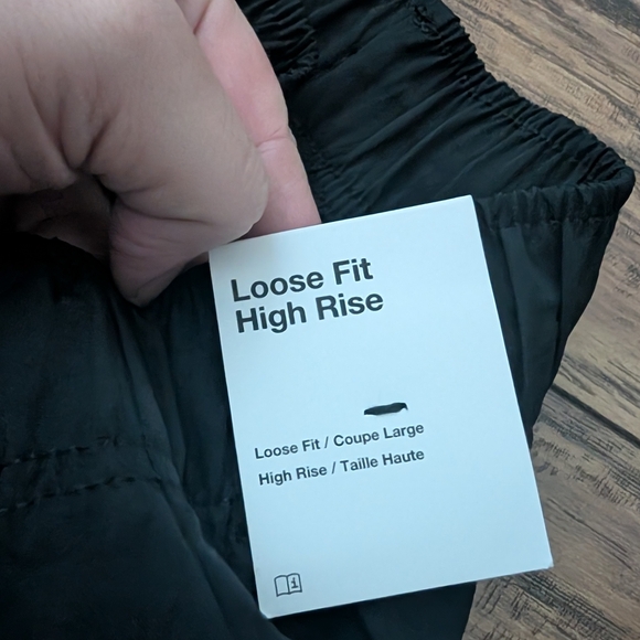 Nike Sportswear Essential High Rise Woven Shorts - Picture 2 of 5